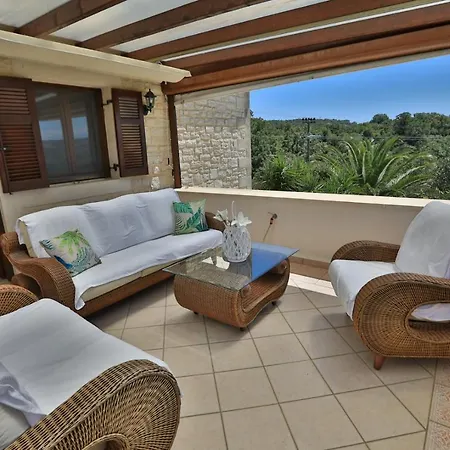 Villa Harmony, Steinvilla *