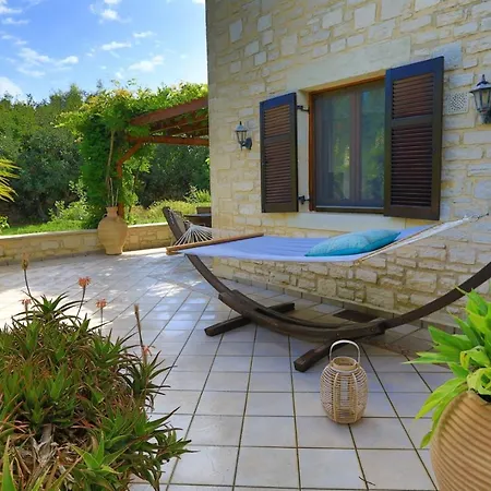 Villa Harmony, Steinvilla Prinés